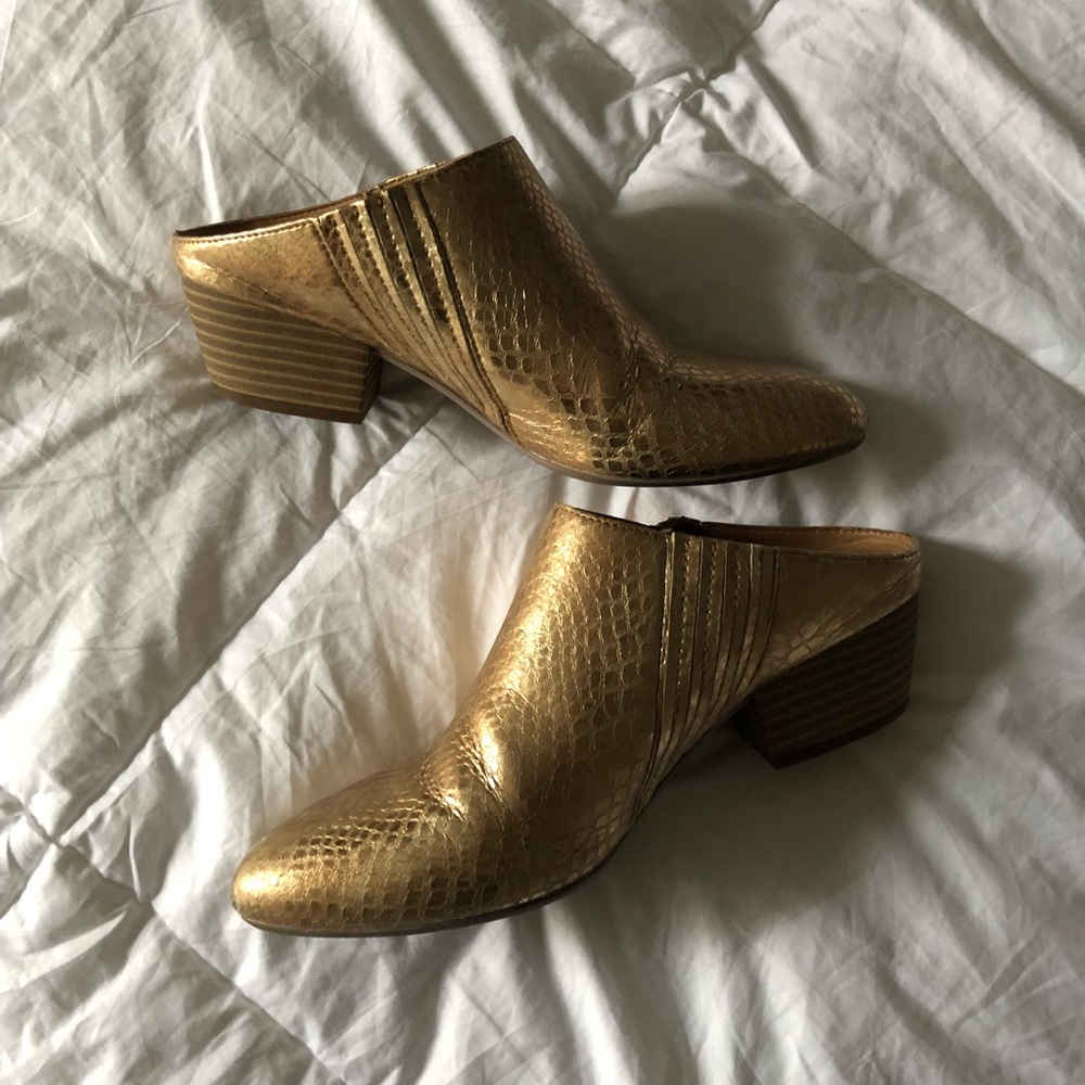 Metallic Gold Mules 😍